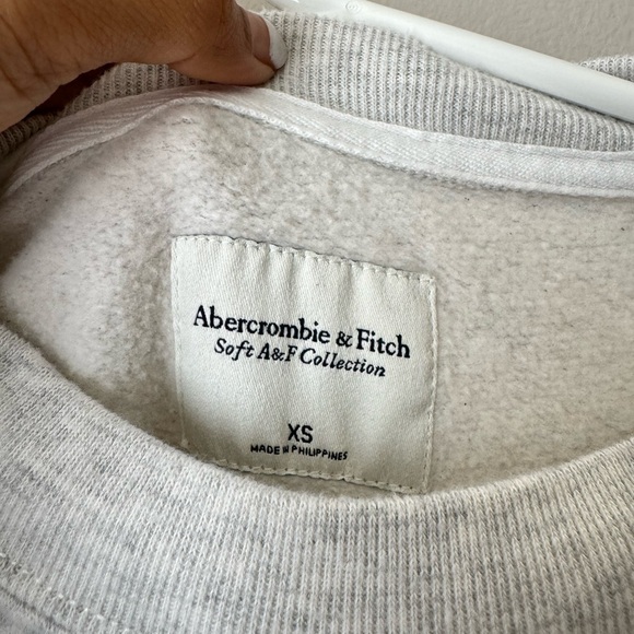 Abercrombie & Fitch - Picture 8 of 9